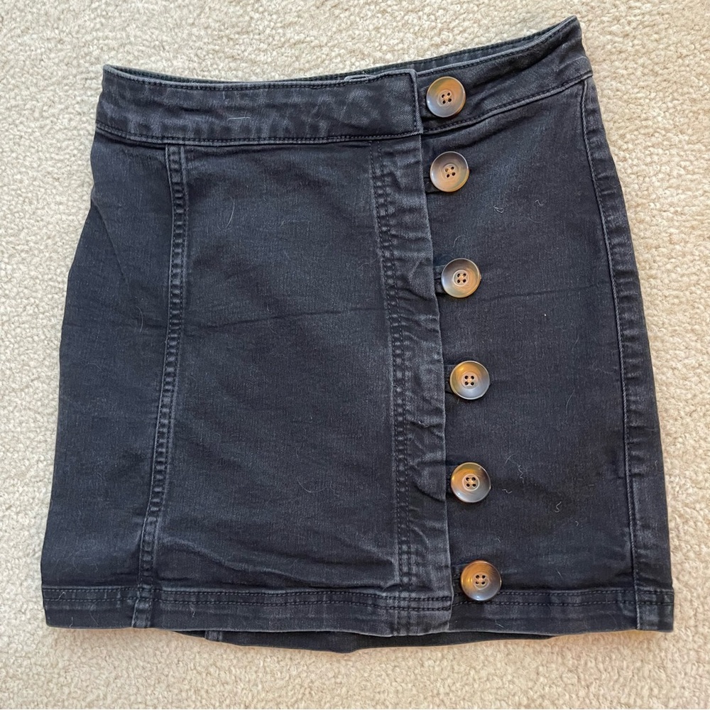 Free People Black Denim - SZ 0 - Button Front Stretchy Mini Skirt (waist 28”)